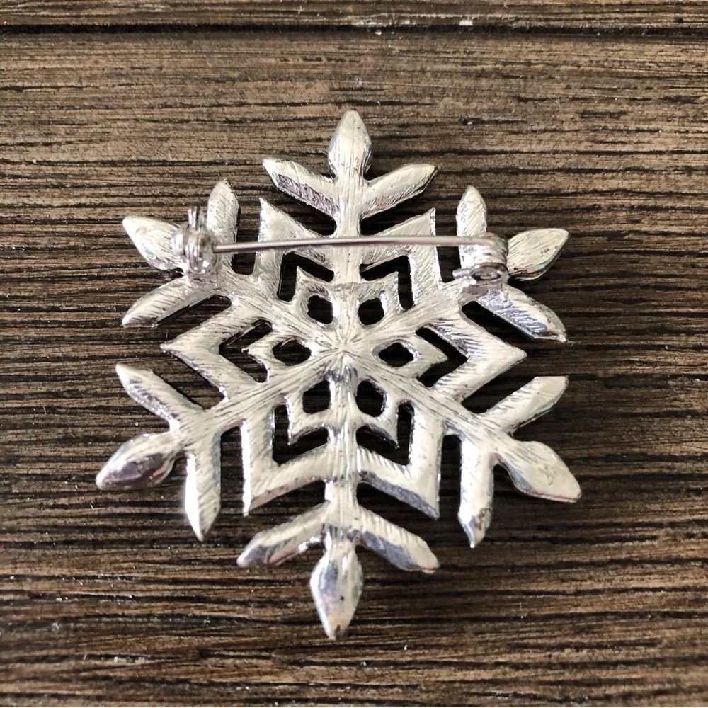 Black and sliver snowflake pin